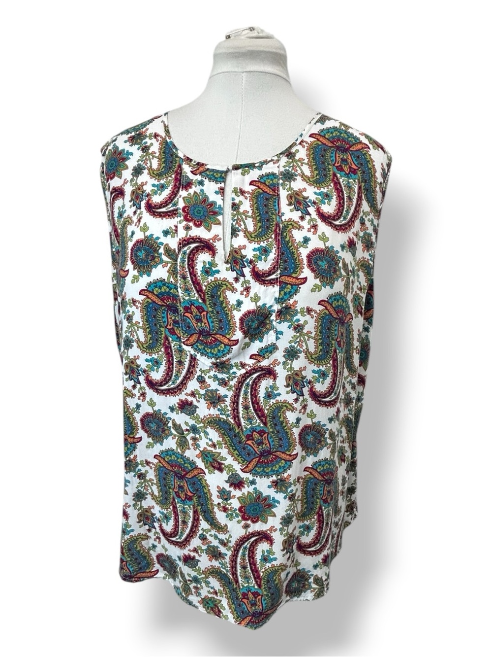 Liz Claiborne Women’s Sleeveless Scoop Neck Blouse Boho Chic White Paisley XL